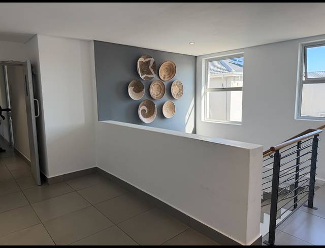 46.20M² BUILDING TO LET IN CLAREMONT